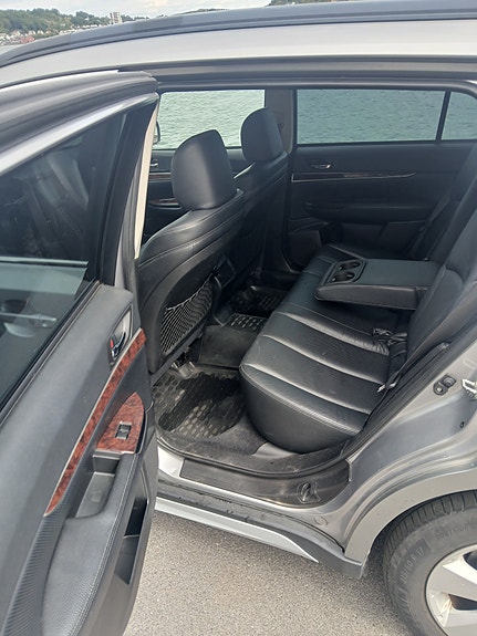 Subaru Legacy Outback 8 of 14