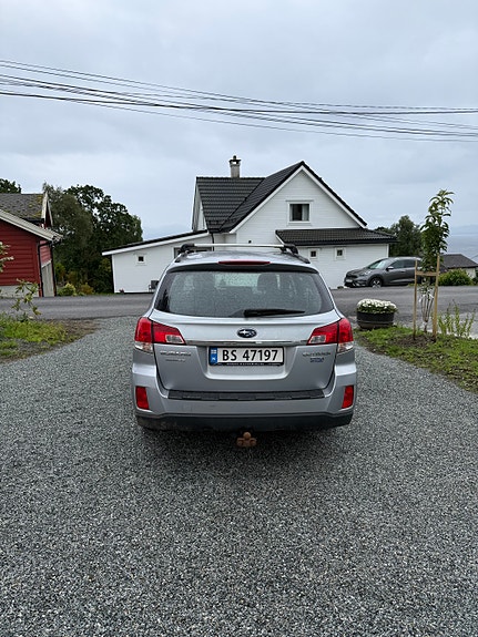 Subaru Outback 3 of 5