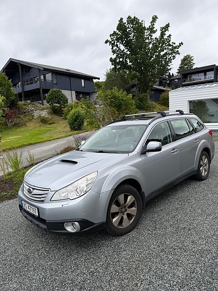 Subaru Outback 2 of 5