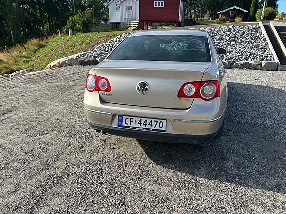 Volkswagen Passat 3 of 5