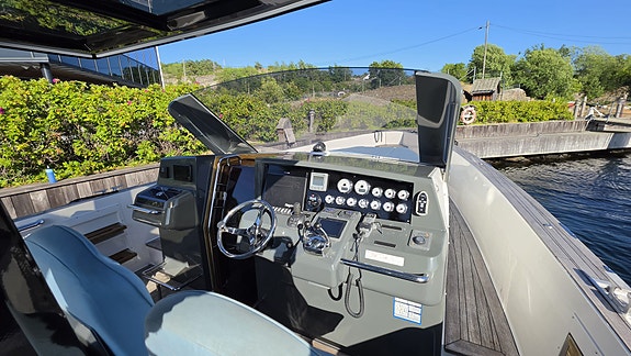 Fjord 40 Open | IPS | Joystick | Eber | 2 x Raymarine | Anker foran og bak 9 of 25