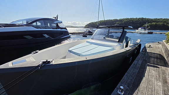 Fjord 40 Open | IPS | Joystick | Eber | 2 x Raymarine | Anker foran og bak 17 of 25