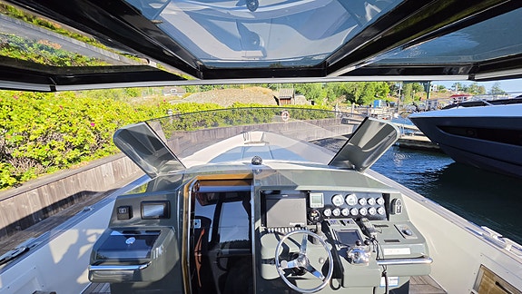 Fjord 40 Open | IPS | Joystick | Eber | 2 x Raymarine | Anker foran og bak 8 of 25