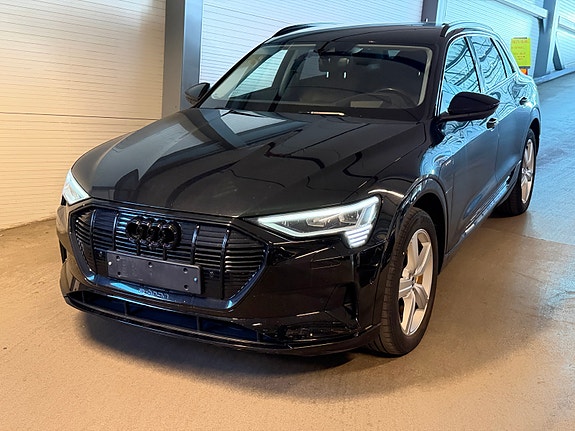 Audi e-tron 2 of 5