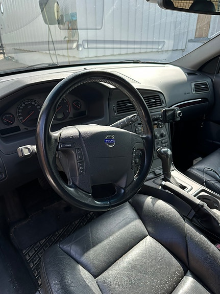 Volvo V70 8 of 13