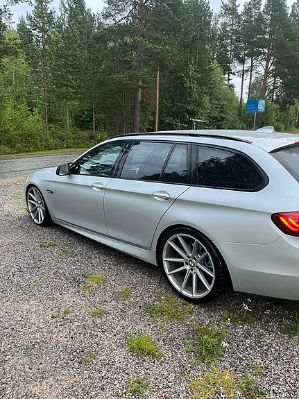 BMW 520d 2 of 5