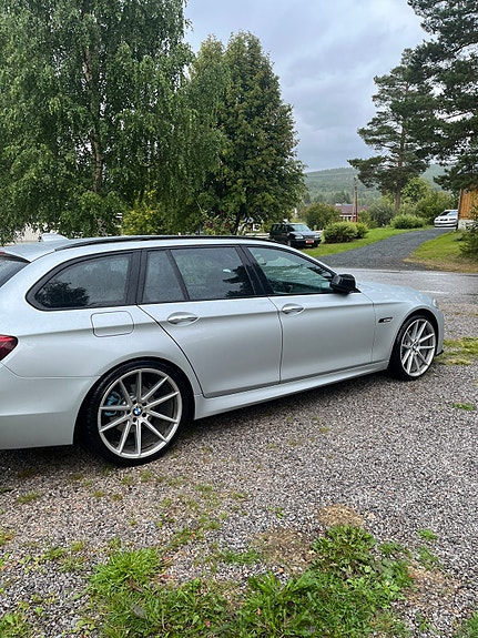 BMW 520d 3 of 5