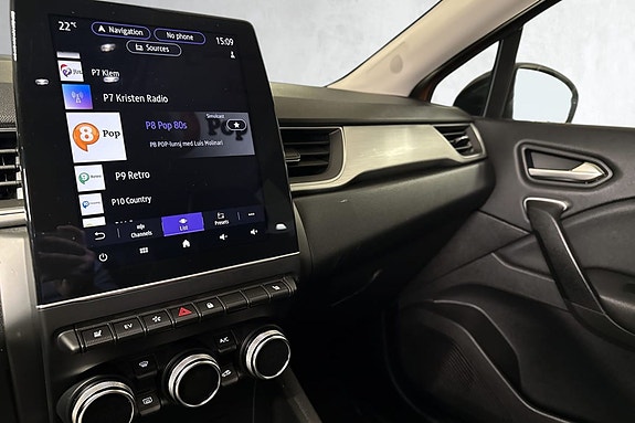 Intuitiv infotainment med radio, Apple CarPlay og klimakontroller.