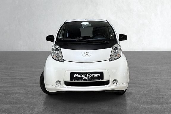 Peugeot iOn 2 of 5