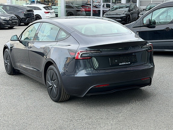 Tesla Model 3 5 of 5