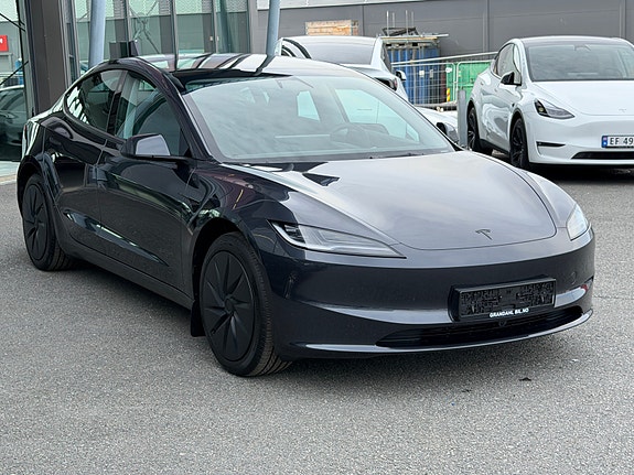 Tesla Model 3 2 of 5