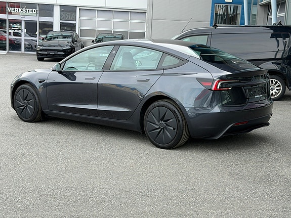 Tesla Model 3 3 of 5