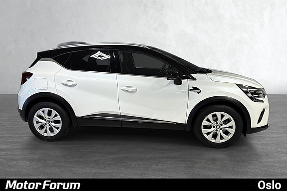 Sleek sideprofil med svarte detaljer gir et sporty uttrykk.
