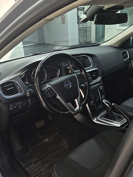 Volvo V40 8 of 14