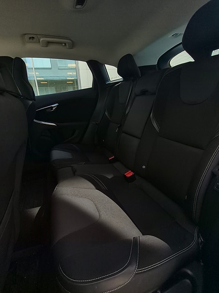 Volvo V40 12 of 14