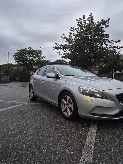 Volvo V40 4 of 5