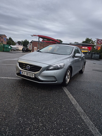 Volvo V40 2 of 5