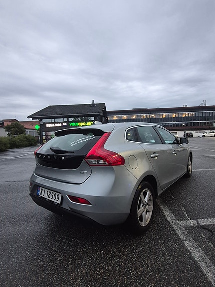 Volvo V40 6 of 14