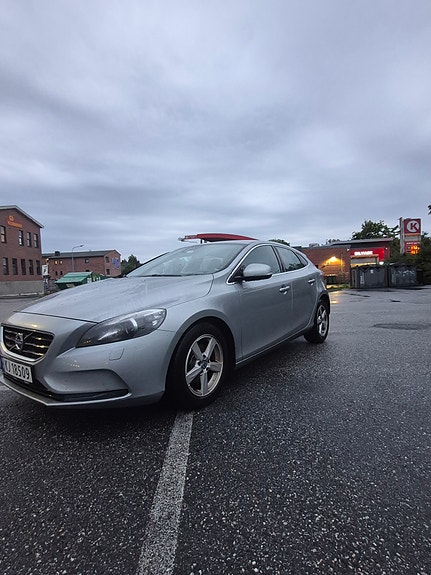Volvo V40 3 of 5