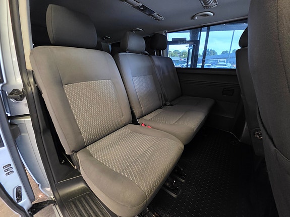 Volkswagen Caravelle 12 of 20