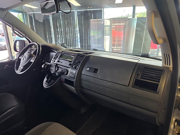 Volkswagen Caravelle 9 of 20