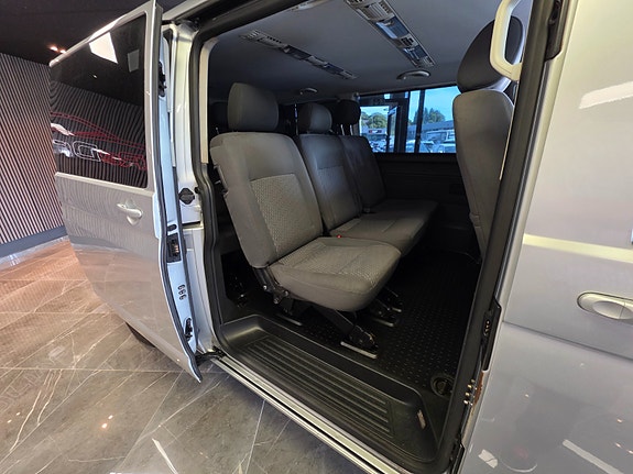 Volkswagen Caravelle 11 of 20
