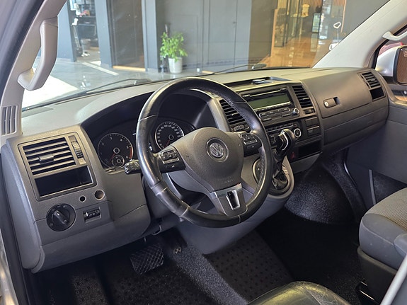 Volkswagen Caravelle 7 of 20