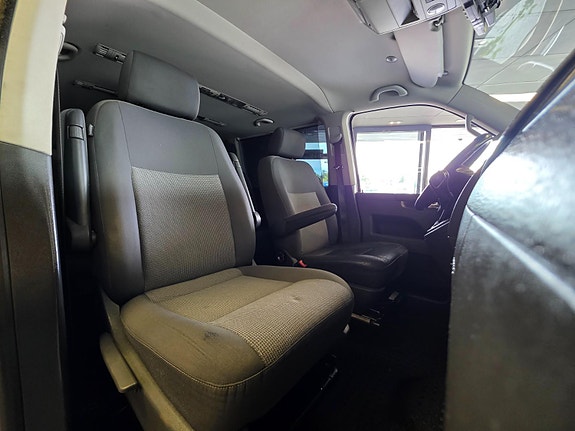 Volkswagen Caravelle 10 of 20