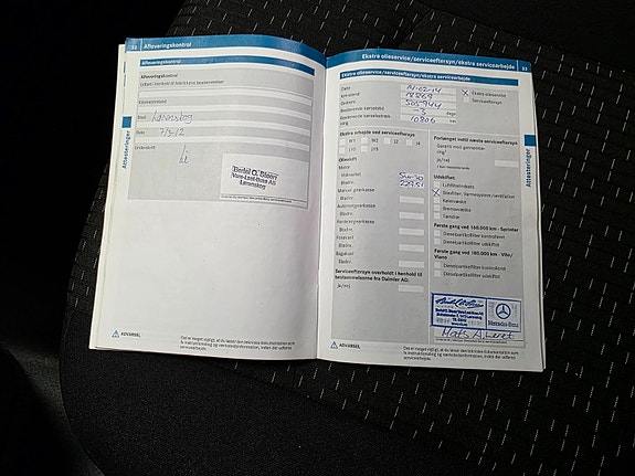 Mercedes-Benz Viano 25 of 28