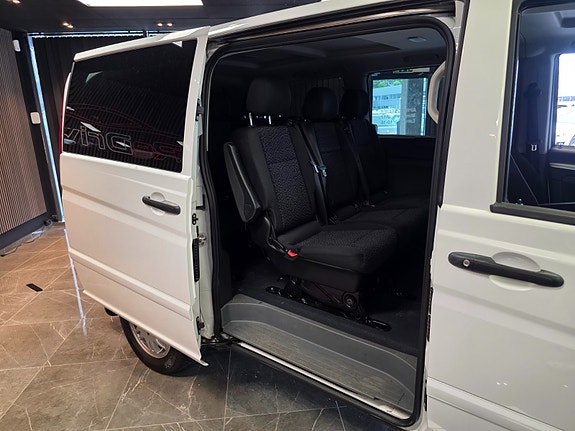 Mercedes-Benz Viano 11 of 28
