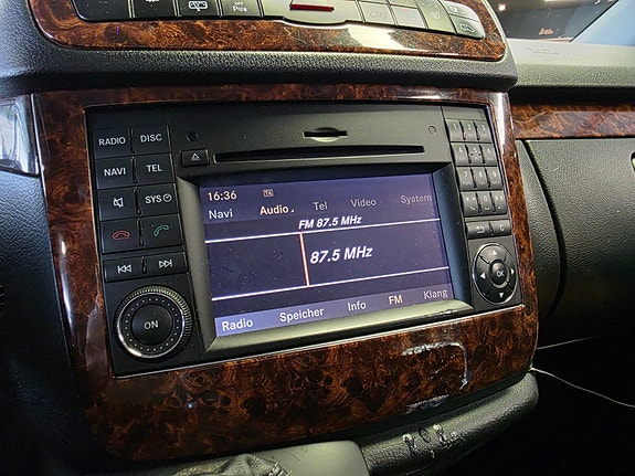 Mercedes-Benz Viano 22 of 28