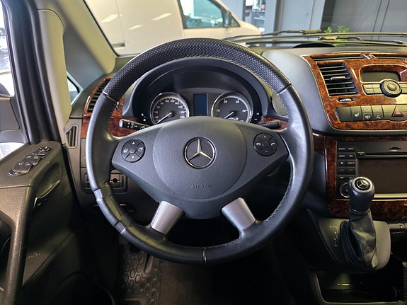 Mercedes-Benz Viano 16 of 28