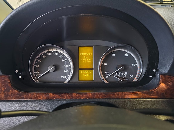 Mercedes-Benz Viano 17 of 28