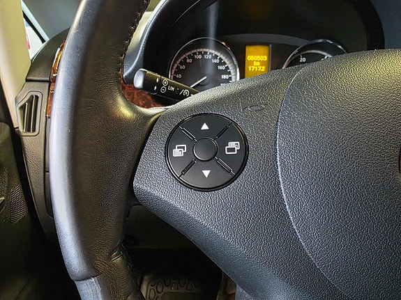 Mercedes-Benz Viano 18 of 28