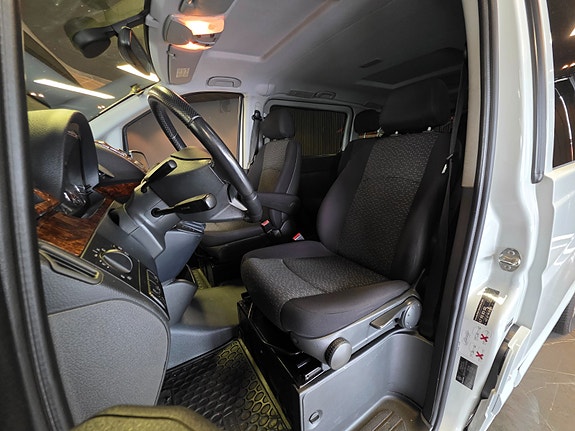 Mercedes-Benz Viano 8 of 28