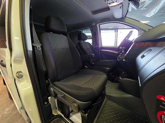 Mercedes-Benz Viano 10 of 28