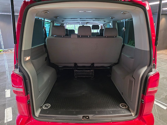 Volkswagen Caravelle 14 of 25