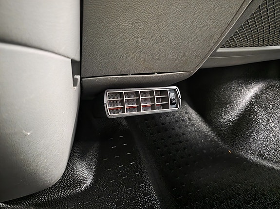 Volkswagen Caravelle 21 of 25