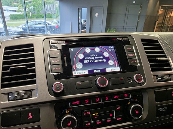 Volkswagen Caravelle 18 of 25