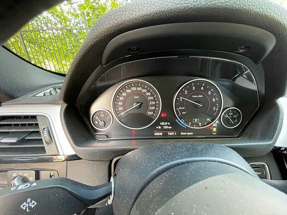 BMW 318i 4 of 9