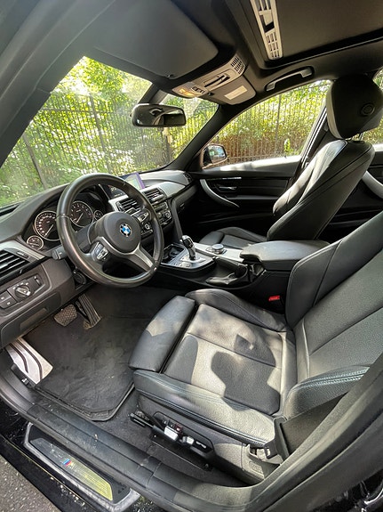 BMW 318i 2 of 9