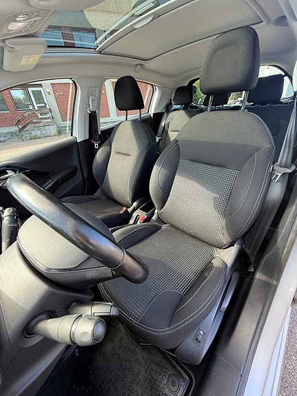 Peugeot 208 6 of 25