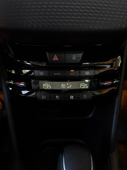 Peugeot 208 20 of 25