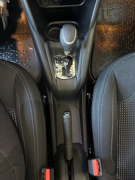 Peugeot 208 21 of 25