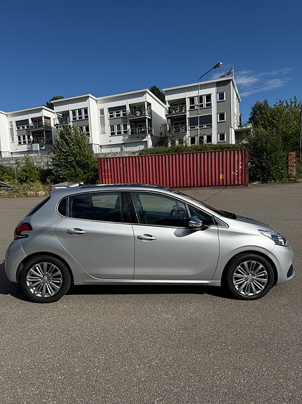 Peugeot 208 11 of 25