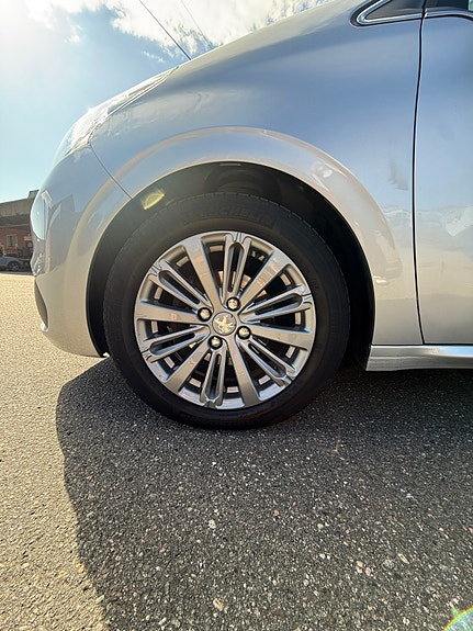 Peugeot 208 7 of 25