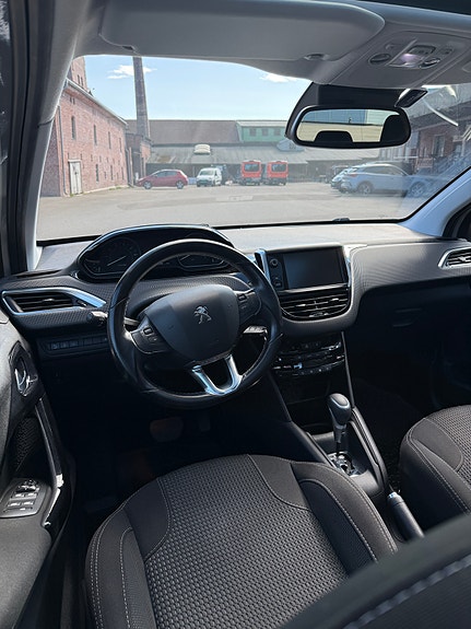 Peugeot 208 5 of 5
