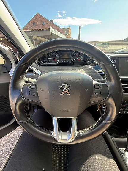 Peugeot 208 13 of 25