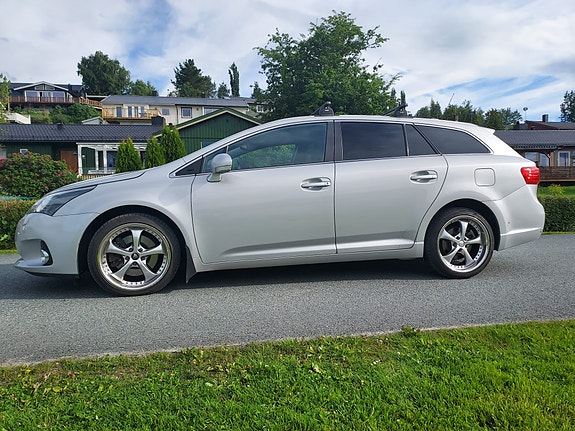 Toyota Avensis 3 of 14