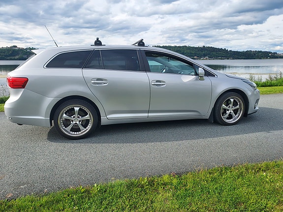 Toyota Avensis 2 of 14